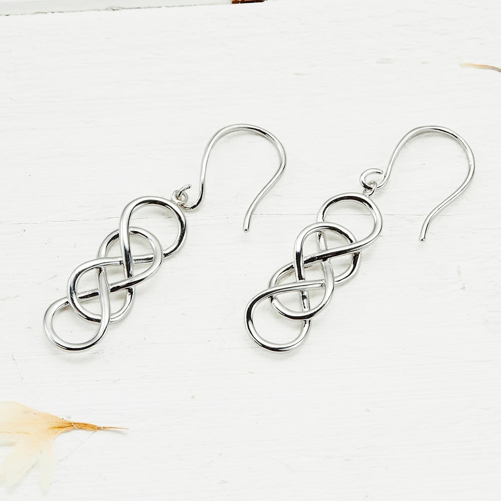 Demelza_drop_earrings_close_1896190