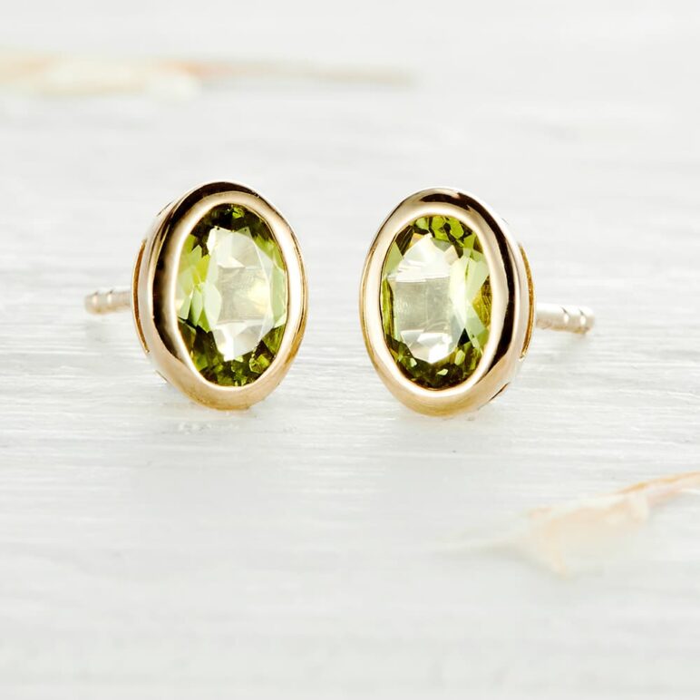 Tamara_stud_earrings_closeup_1857238